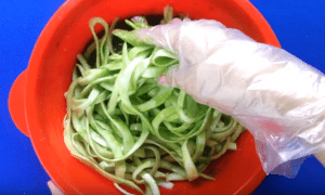 Cách làm mứt dừa xanh lá dứa cho ngày tết