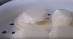 Cách làm món bánh củ sắn chiên mè thơm ngon đúng điệu