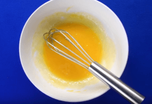 Cách làm bánh bông lan kẹp kem thơm ngon