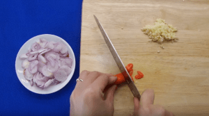 Cách làm nước chấm bánh tráng thần thánh - Cá điêu hồng chiên giòn kiểu quý tộc