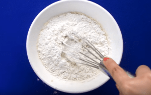 Cách làm món chuối chiên lăn dừa thơm ngon