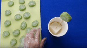 Cách làm bánh dẻo hình kẹo mút thơm ngon