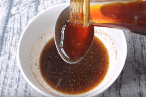 Cách làm món sườn heo rim mật ong thơm ngon đậm đà