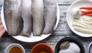 Cách làm món cá sặc muối chiên mặn mà thơm ngon