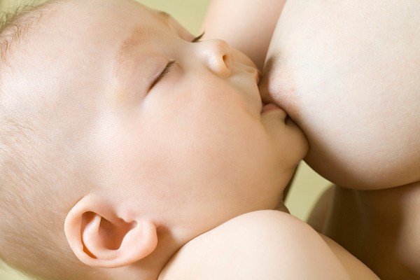 Những điều cần lưu ý khi cho bé bú đúng cách mà mẹ bỉm sữa cần biết