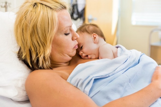 Những lợi ích từ phương pháp sinh mổ da tiếp da ngay sau khi mẹ vừa mới sinh con
