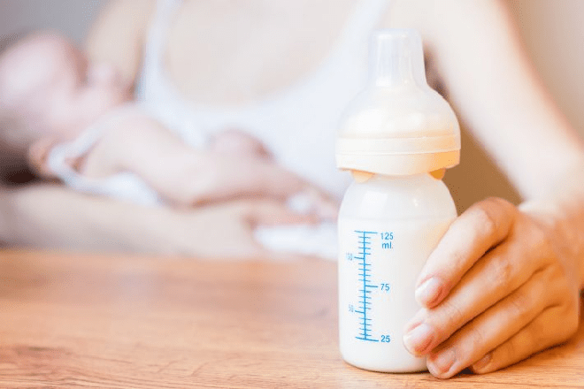 Những điều cần biết khi mẹ cho bé bú mẹ và sữa ngoài
