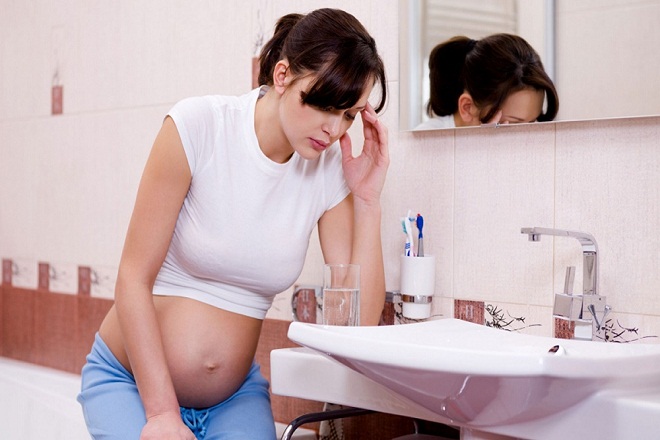 Không đau bụng đẻ khi quá ngày dự sinh khiến mẹ bầu lo lắng